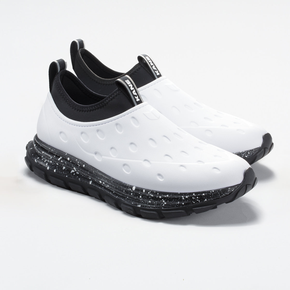 Revive AC - White / Black