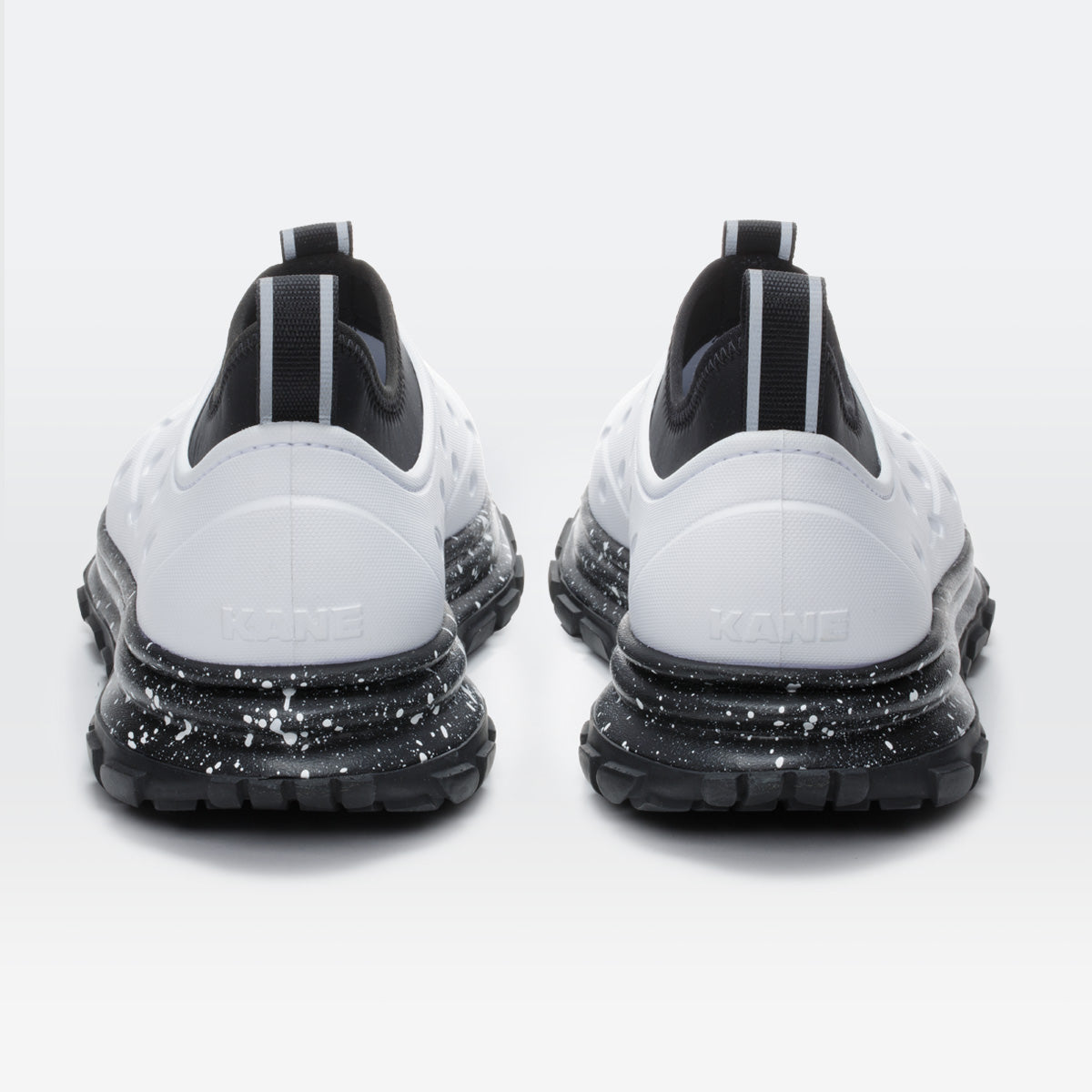 Revive AC - White / Black