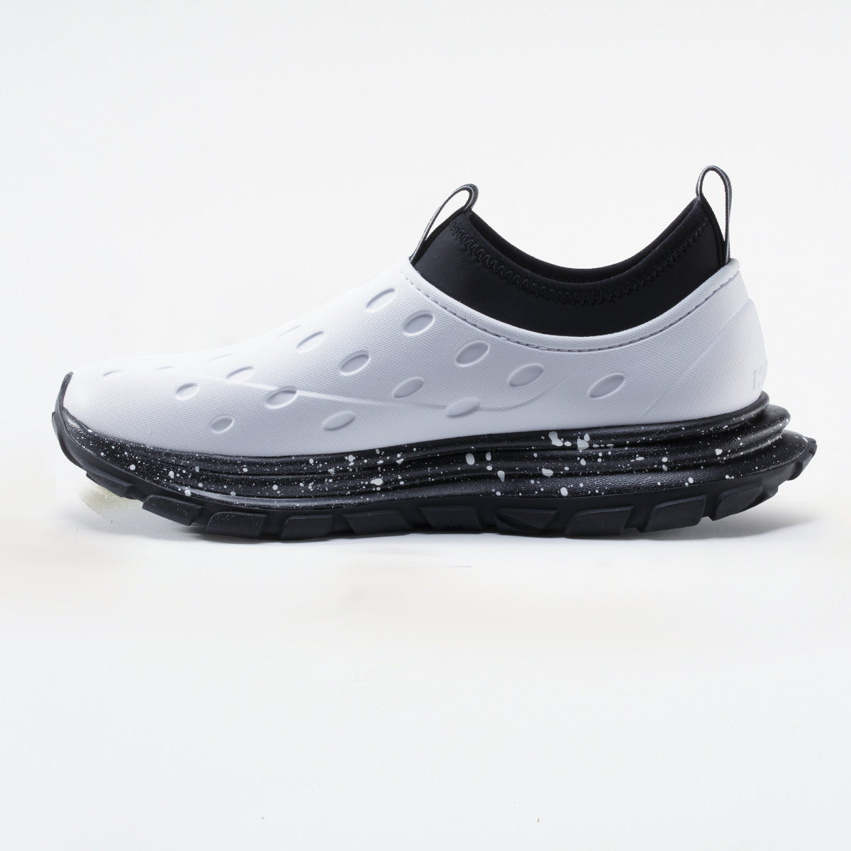 Revive AC - White / Black