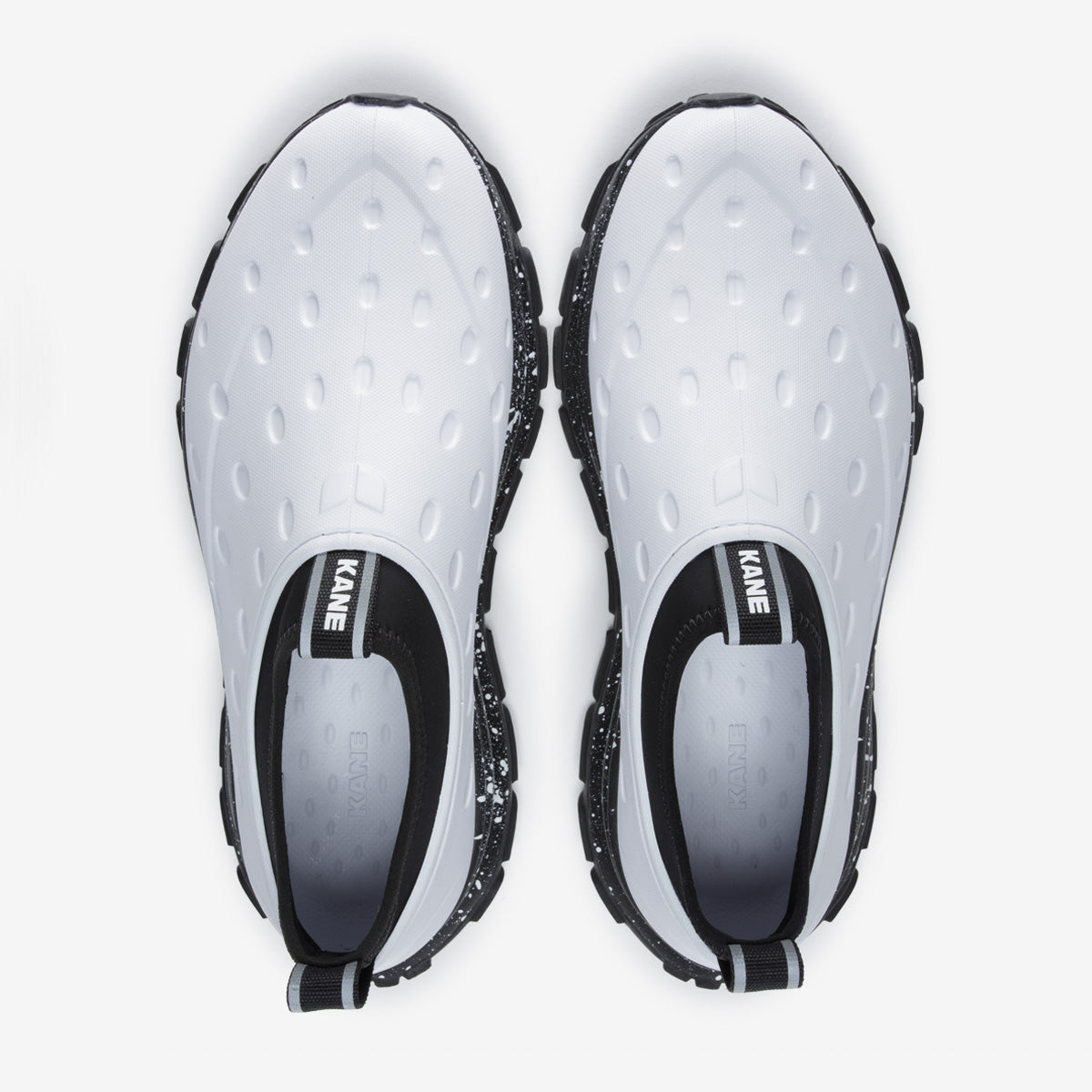 Revive AC - White / Black